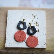 1 Pair Handmade Minimalist Spotted Embossed Embossed Clay Earrings, Suitable For Women's Daily Wear And Dates, Festival Gifts