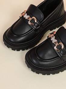 1 Pasang Sepatu Loafer Anak Perempuan Ukuran Plus Warna Polos Kulit Imitasi Lembut dengan Hiasan Berlian Imitasi Mengkilap dan Gesper Logam, Ujung Bulat, Anti Selip, Lucu, Cocok untuk Siswa Perempuan Usia 3-15 Tahun, untuk Sehari-hari, Pesta, Sekolah, Gaya Baru Musim Semi/Gugur (Ukuran Sepatu Ini Lebih Besar, Disarankan Memesan Satu Ukuran Lebih Kecil) - Hitam - View 5