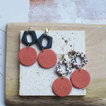 1 Pair Handmade Minimalist Spotted Embossed Embossed Clay Earrings, Suitable For Women's Daily Wear And Dates, Festival Gifts