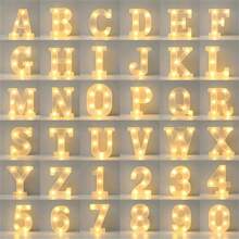 1 个 16 厘米 LED 发光字母灯，有 26 个字母和 10 个数字可供选择，适用于家庭、酒吧、婚礼、生日派对氛围装饰