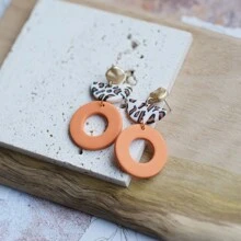 1 Pair Handmade Minimalist Spotted Embossed Embossed Clay Earrings, Suitable For Women's Daily Wear And Dates, Festival Gifts