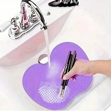 带吸盘的硅胶苹果设计粗糙纹理垫，硅胶粗糙纹理垫美容工具，化妆刷清洁垫，有大号和小号可供选择，圣诞礼物