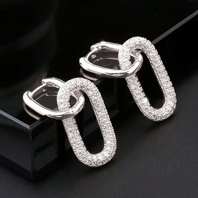 1 Đôi bông tai bằng đồng mạ vàng 14K đính đá Zirconia, thanh lịch và duyên dáng.