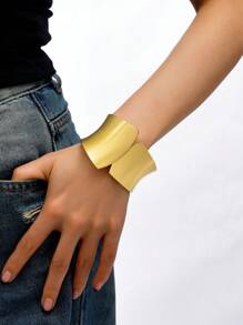 1pc Exaggerated Simple Fashion Glossy Metallic Open Cuff Bracelet For Women, Retro & Elegant Design For Photography, Party, Dating, Etc. - Gold - View 8