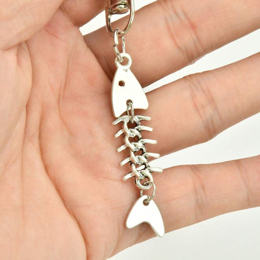 1pc Minimalist Personalized Imitation Fishbone Keychain, Casual Solid Color Mini Fish Fin Fishbone Model Keychain, Versatile Daily Backpack Phone Keys Hanging Accessory School Bag Lanyards With Id Holder Car Accessories Bag Charms