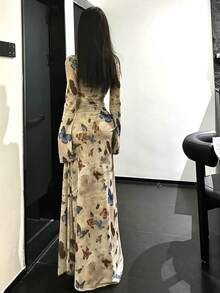 女士圆领长袖蝴蝶全身印花休闲长裙