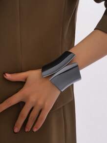 1pc Exaggerated Simple Fashion Glossy Metallic Open Cuff Bracelet For Women, Retro & Elegant Design For Photography, Party, Dating, Etc. - Gold - View 7