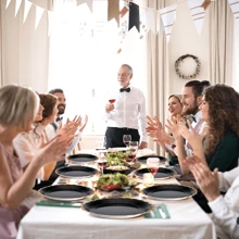 10 pièces Assiettes en papier noires et dorées à bord doré. Assiettes jetables décoratives à bords festonnés. Assiettes à gâteaux et desserts en papier pour anniversaire, mariage, enterrement de vie de jeune fille, retraite, anniversaire. Fournitures de fête - beaucoup - Voir 5