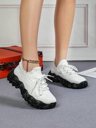 女士白色舒适透气低帮系带跑步运动鞋，休闲户外校园运动鞋，适合日常穿着、聚会、健身、礼物