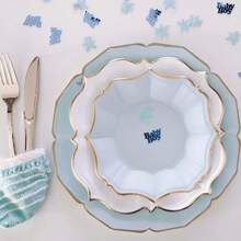 Himmelblau und Weiß