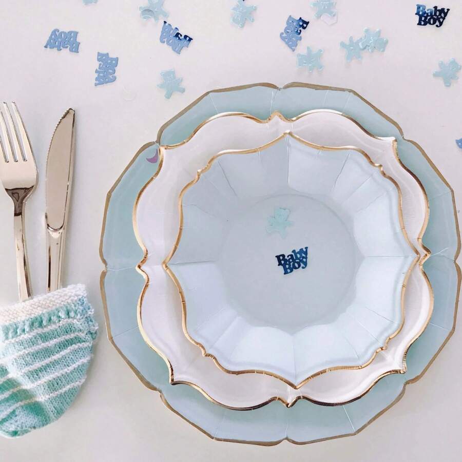 60个浅蓝色扇形纸盘，7英寸、9英寸、10英寸一次性派对餐盘，蓝色纸盘带金色箔边，适用于甜点、蛋糕、婴儿派对、生日、婚礼等各种场合。 - Sky Blue and White - 查看 1