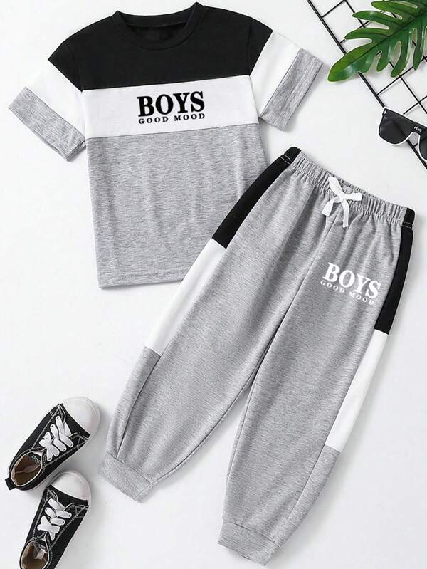 Conjunto de camiseta de manga corta con cuello redondo y estampado de letras en contraste de color + pantalones informales de color en contraste para niño preadolescente