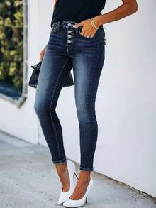 女士休闲修身低腰口袋纽扣牛仔七分裤，适合通勤和日常穿着，秋季 - 深色水洗藍 - 查看 5