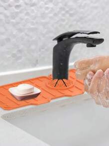 Diskbänk Stänkskydd,Silikon Kran Handtag Droppfångare Brickmatta,Kök Badrum Silikon Diskbänk Stänktorkmatta,Kran Droppskydd, Silikon Kranmatta Disktvål Svamphållare För Diskbänk Tillbehör Prylar, Torkmatta För Köksbänk Badrumsskydd Köksdiskbänk Vanligt använda diskbänkstillbehör i barer, Husbilar, kök, badrum och bondgårdar. - Chefen rekommenderar den uppgraderade modellen - Visa 6