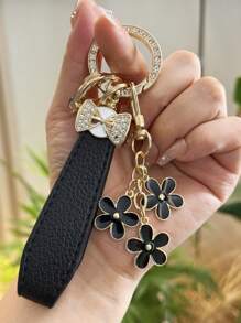 TTOBS 1pc Elegant Leather Key Chain With Lovely Flower Pendant - Durable, Fashionable And Multifunctional Keychain For Women - Variety Of Colors, Perfect Accessory And Gifting Idea For Car Owners