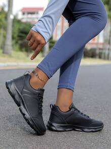 Nowe damskie skórzane lekkie buty do biegania, damskie niskie buty codzienne, damskie buty sportowe, damskie czarne buty, damskie całkowicie czarne buty robocze, damskie czarne buty sznurowane z okrągłym noskiem, damskie buty do chodzenia, damskie buty, damskie buty codzienne z miękką podeszwą, damskie całkowicie czarne buty sportowe - Czarne - Zobacz 4