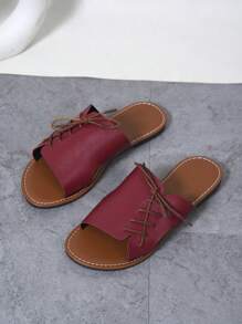 Sandalias planas de estilo casual y moda para mujer, con decoración de cordones, slip-on de dos tonos, cómodas para el uso diario o la playa, de uso versátil - Rojo - Ver 8