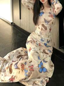 女士圆领长袖蝴蝶全身印花休闲长裙