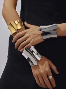 1pc Exaggerated Simple Fashion Glossy Metallic Open Cuff Bracelet For Women, Retro & Elegant Design For Photography, Party, Dating, Etc. - Gold - View 4