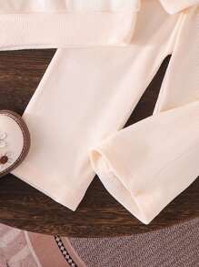 2 件装女婴日常穿着蕾丝边彼得潘领按扣运动衫和直筒裤套装，春/秋