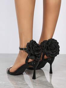 planare Dames Pure Zwarte Krokodillenreliëf Smalle Enkele Band Puntige Neus Stiletto Hoge Hak Sandalen, Met Verstelbare Enkelband En Grote Zwarte Rozenbloemdecoratie, Sexy Blotevoeten Stijl Hoge Hakken Geschikt Voor Feest, Bruiloft, Dinerdate, Dans, Kantoor, Dagelijkse Kleding En Formele Gelegenheden, Stabiele En Gemakkelijk Te Belopen Zomer Hoge Hakken, Passend Bij Avondjurken Of Feestoutfits (Bloemplaatsing Is Asymmetrisch)