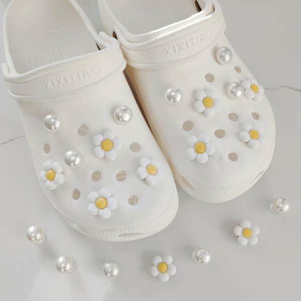 14 Stücke/Set Weiße Blumen & Kunstperlen Schuhanhänger für Clogs, Sandalen, Gartenschuhe, Silikonarmband Dekoration, DIY Zubehör, Festival Geschenk