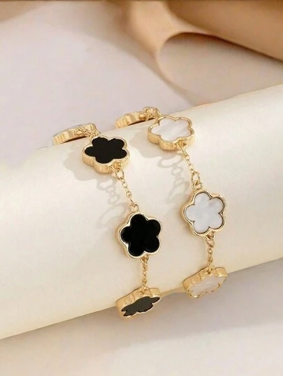 一套两件经典黑白四叶草设计手链，简约时尚双色手链，送给朋友的礼物