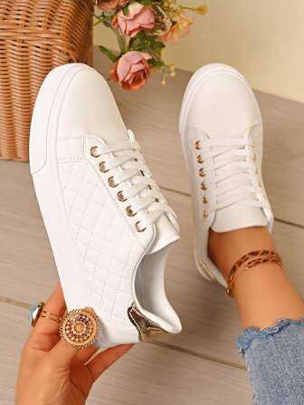 1 par de zapatillas blancas pequeñas con cordones para mujer, zapatos de suela blanda, versátiles, de moda casual, aptos para primavera y otoño