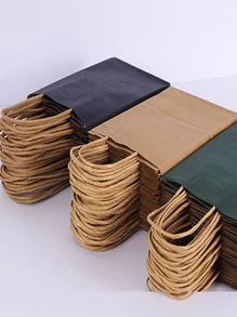 Torby papierowe Kraft Worki bokserskie do pieczenia na wynos Opakowania noworoczne Torby papierowe na prezenty Torby papierowe uniwersalne Torby papierowe do noszenia w ręku Można umieścić w Kawie Mleku Herbacie Pudełkach na ubrania itp. Można je łatwo podnieść Wygląd prosty i hojny Zastosowanie w różnych scenach