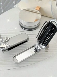 1 chiếc lược mạ bạc có thể gập lại kèm gương, lược chải tóc nhỏ gọn và di động, lược chải tóc nhỏ gọn có túi khí và gương trang điểm cầm tay, lược chải tóc đệm khí lý tưởng để sử dụng hàng ngày và khi đi du lịch, phụ kiện du lịch thiết yếu cho phụ nữ và trẻ em gái - Bạc - Xem 14