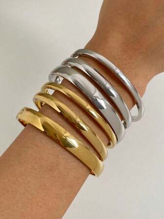 1pc Women Stainless Steel Charm Bracelet, Vintage Simple And Elegant Minimalist Light Luxury Bangle With Metal Style, Glossy Surface, Advanced Clasp And Design, Titanium Steel Charm Bracelet