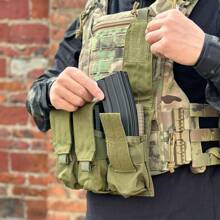 1 Pezzo Portacaricatori Triplice in Stile Molle - Borsa Accessorio per Giubbotto Tattico con Tre Scomparti per Munizioni M4, Realizzata in Tessuto Poliestere Misto con Chiusura a Fibbia