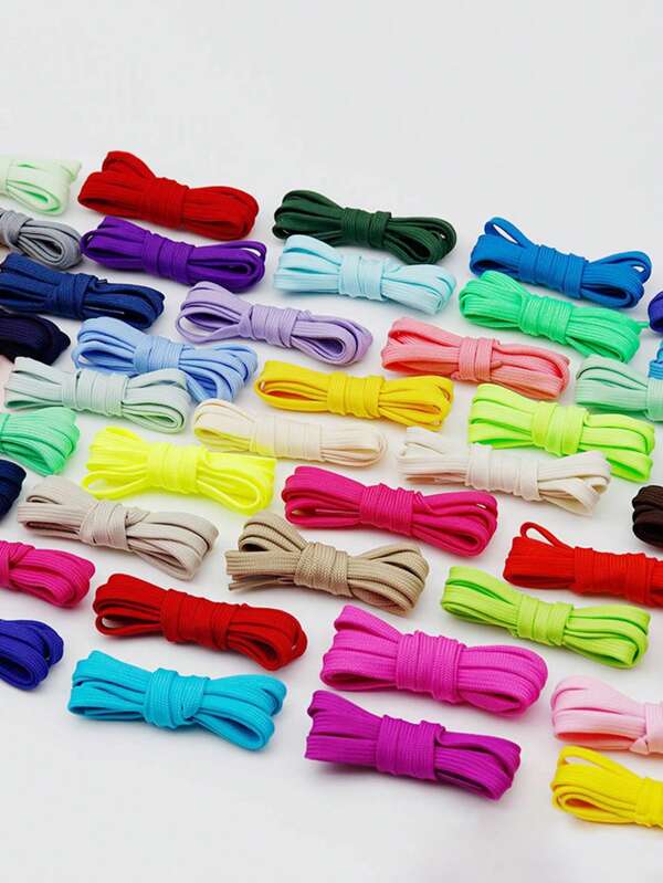 Klasyczne, uniwersalne, dwuwarstwowe, płaskie sznurowadła z poliestru, odpowiednie do butów codziennych, sportowych i trampek