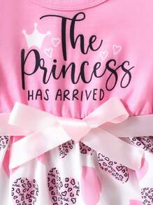 Frühlings-/Sommer-Babykleid mit Puffärmeln und Buchstabenmuster für den Valentinstag