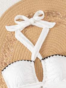 1 pezzo Costume da bagno intero con decorazione floreale bianca, scollo alla halter e incrocio davanti, adatto per l'estate e le vacanze al mare
