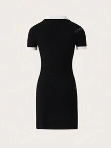Vestido de manga corta ajustado de punto con contraste de color elegante y minimalista