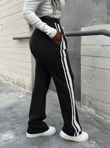 大码条纹撞色运动裤，简约休闲日常穿着