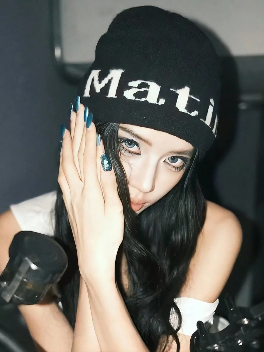 1 件字母刺绣休闲可爱街头复古涤纶仿皮毛拼布针织无檐小便帽，温暖百搭的礼物