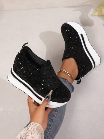 Zapatillas de cuña y plataforma para mujer, con elástico y brillo, versátiles y casuales en color negro. Se recomienda pedir una talla talla grande grande debido al alto empeine.