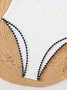 1 pezzo Costume da bagno intero con decorazione floreale bianca, scollo alla halter e incrocio davanti, adatto per l'estate e le vacanze al mare