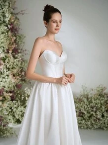 Vestido de noiva branco sem alças, decote coração, cetim, etéreo, elegante, romântico, moderno, catedral, praia, igreja, linha A, para formatura, dança, coquetel, casamento ao ar livre
