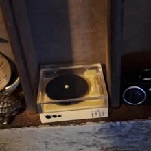 Miniature Vinyl Record Player, Real Decorative Music Player With Realistic Details, Ideal Gift For Collectors, Music Enthusiasts And Miniature Living Room Decor Lovers, Plastic Toy House Furniture / No Power Supply Required / DIY Your Own Home - Apricot - View 9