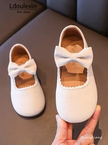 Nuove scarpe in pelle da ragazza con fiocco decorativo, scarpe piatte con suola morbida antiscivolo per bambini, versatili per l'uso quotidiano in tutte le stagioni