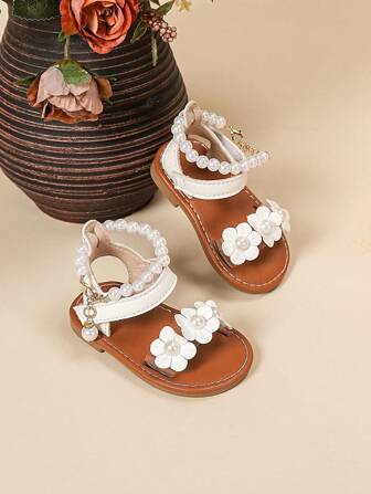 可爱婴儿钩环踝带珍珠链装饰白色凉鞋