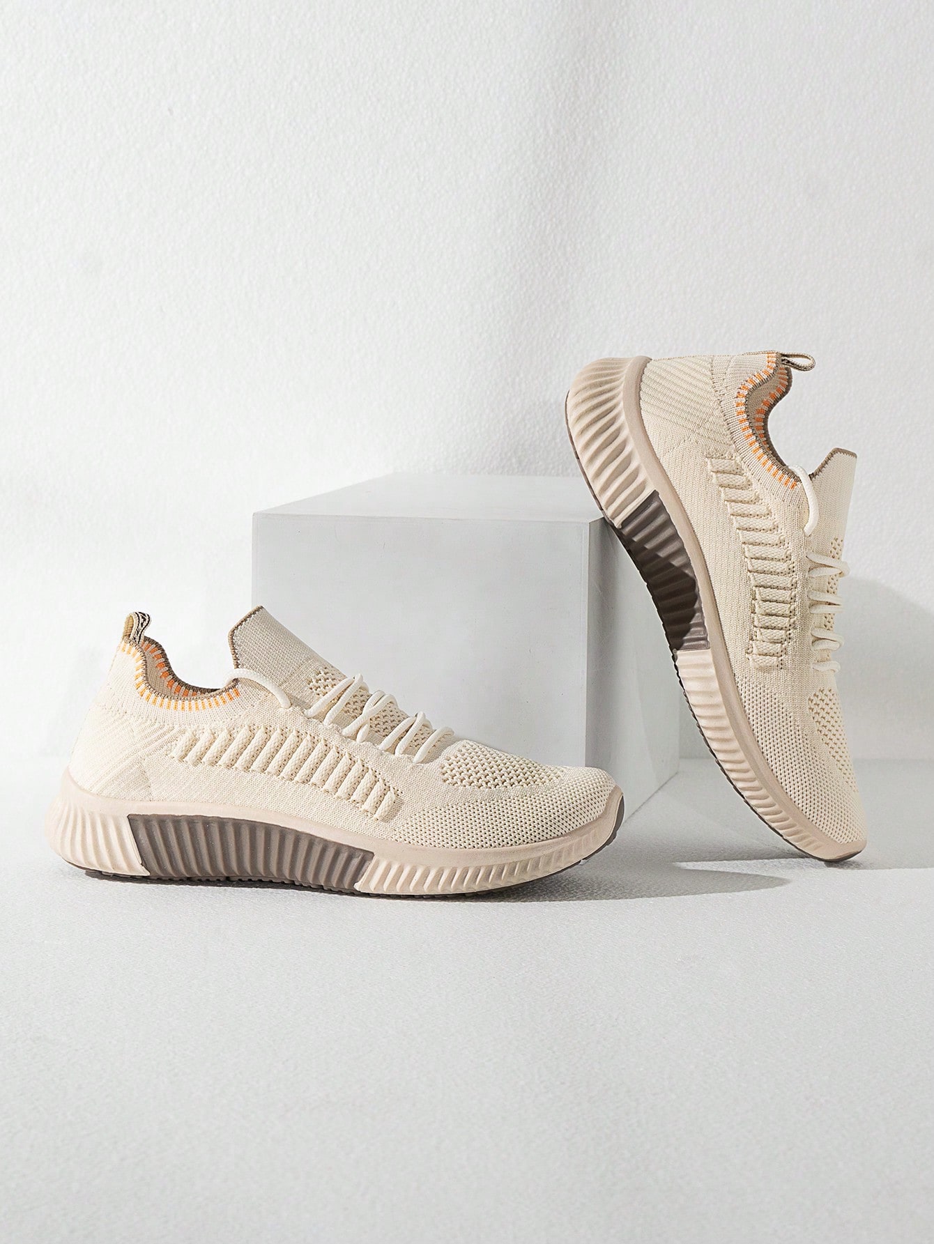 حذاء رياضي للنساء لصيف 2025، أحذية خفيفة الوزن قاب...