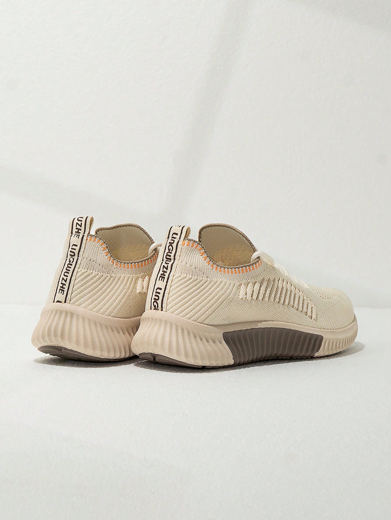 حذاء رياضي للنساء لصيف 2025، أحذية خفيفة الوزن قاب...