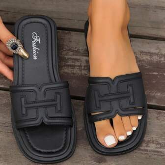 女士百搭平底拖鞋，休闲时尚旅行户外街头日常穿着夏季，适合牛仔裤、裙子和沙滩