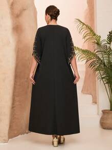 大码新款 V 领奢华长袖长袍，带刺绣、丝带、水钻和人造珍珠装饰，款式新颖