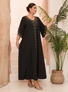 大码新款 V 领奢华长袖长袍，带刺绣、丝带、水钻和人造珍珠装饰，款式新颖