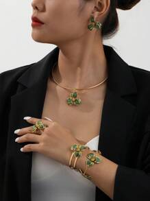 1 pièce Collier pendentif fleur dégradé de vert style vacances, 1 paire de boucles d'oreilles, 1 bague, 1 bracelet, 1 jonc - Ensemble de bijoux verts pour femmes Valentin, Maman, Mère, Fête des Mères, Cadeau